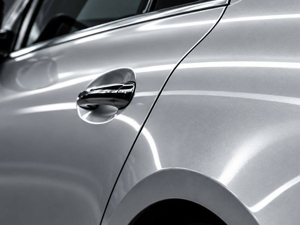 Аккуратная оклейка в области ручки двери Mercedes-Benz